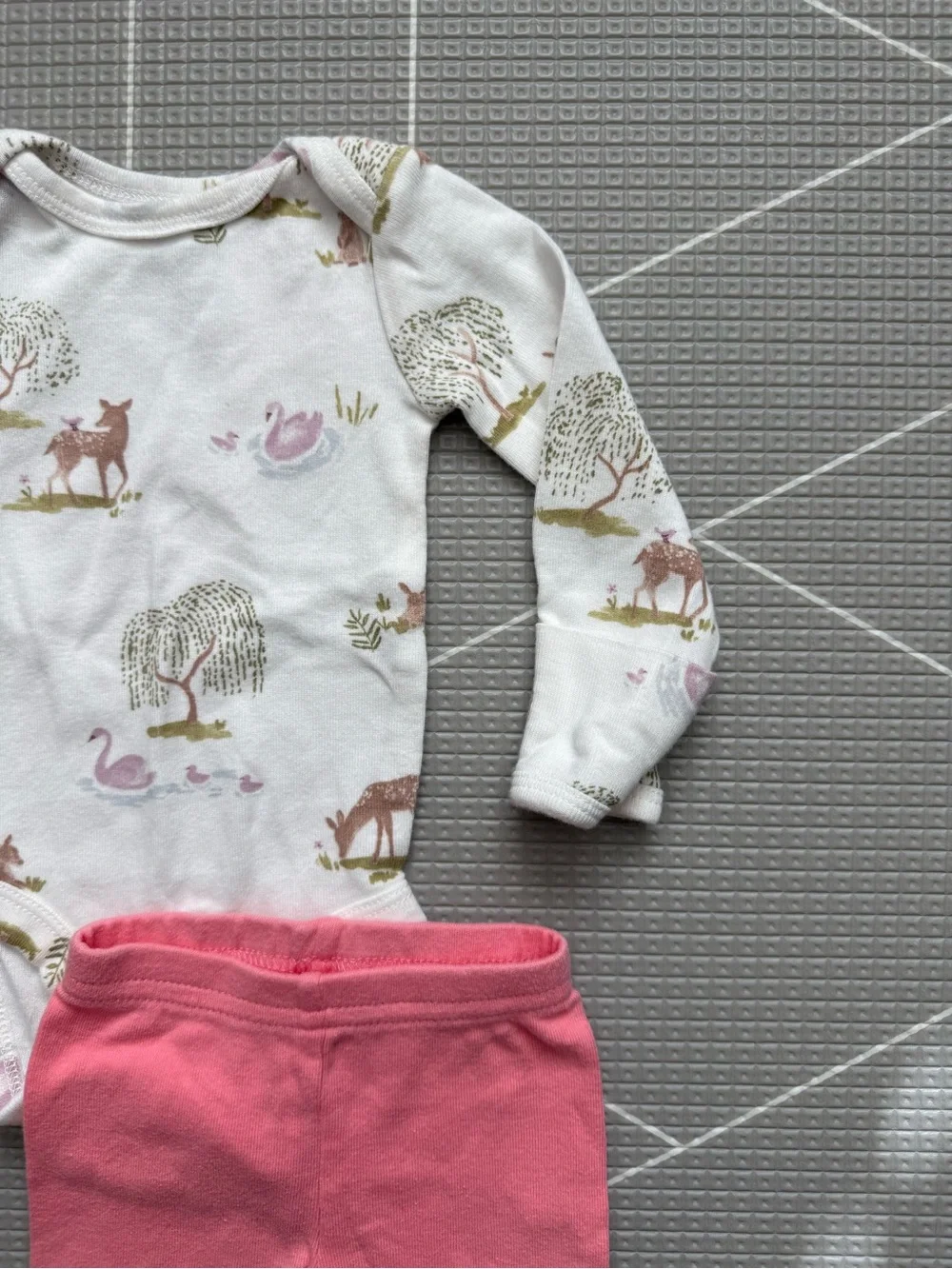 Carters|Baby girl matching set Floral & Animal Print Onesie with Pink Pants•NB